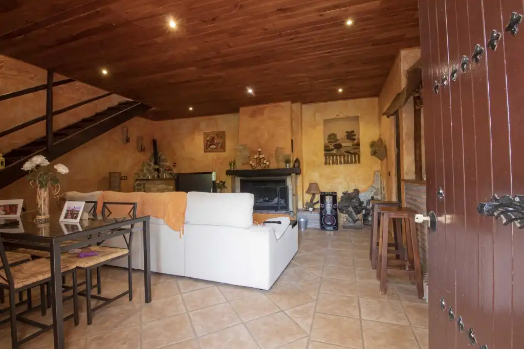 Casa rústica con piscina en venta en Riogordo, imagen 13