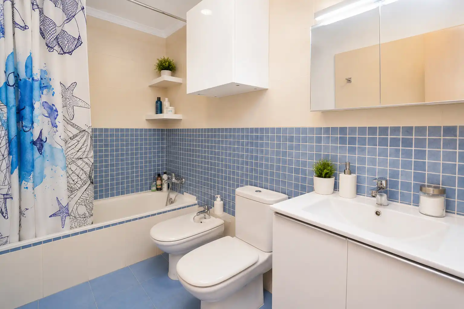 Baño de Piso en venta en El Ejido con Aire acondicionado, Terraza y Trastero