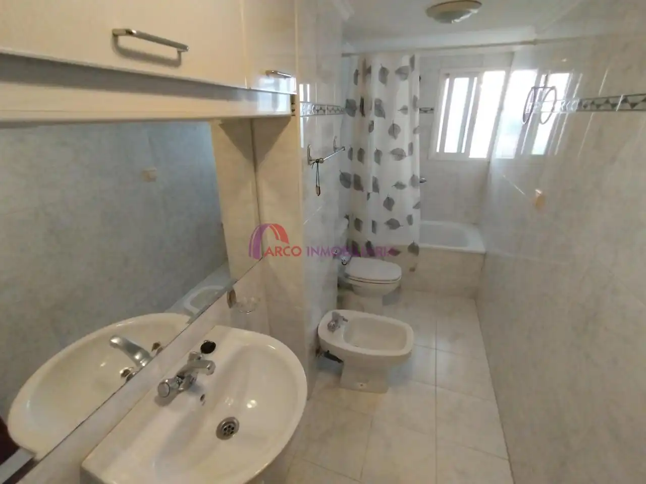 Badezimmer von Wohnungen zur Miete in Burgos mit Heizung, Parkett und Terrasse
