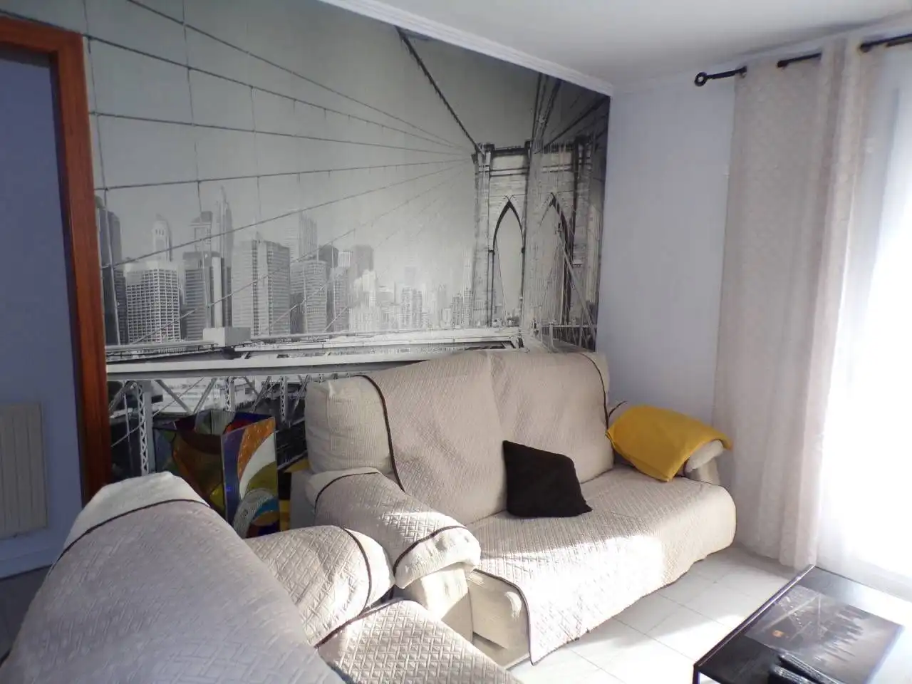 Living room of Flat for sale in Figueres  with Terrace and Furnished