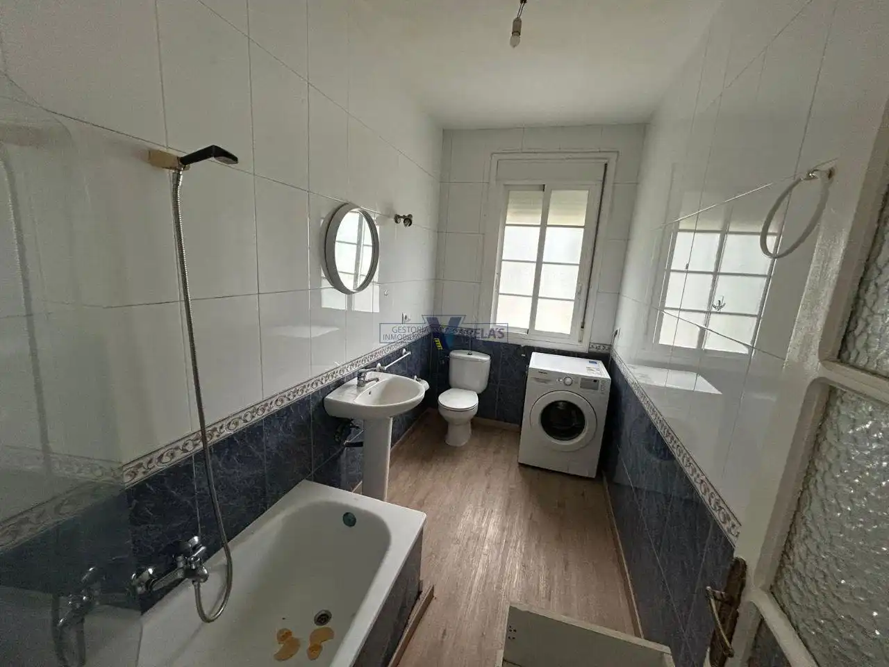 Bathroom of Flat for sale in Ourense Capital   with Terrace and Storage room