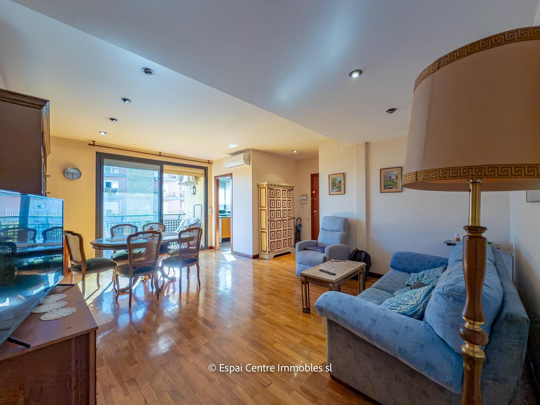 Living room of Flat for sale in Terrassa  with Air Conditioner, Heating and Parquet flooring