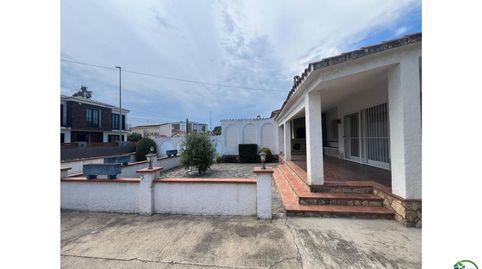 Foto 4 de Casa o xalet en venda a Peni, Peni, Empuriabrava