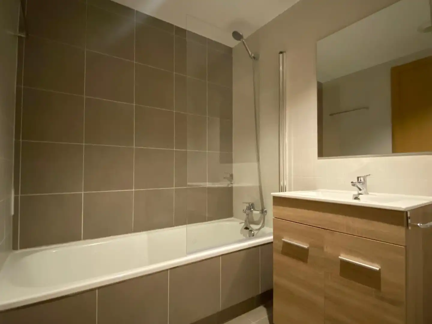 Bathroom of Flat for rent in Tres Cantos  with Heating, Storage room and Community pool