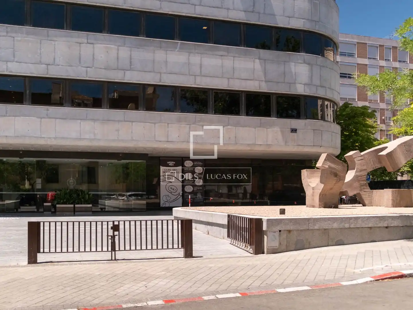 Vista exterior de Pis en venda en Madrid amb Traster, Moblat i Balcó