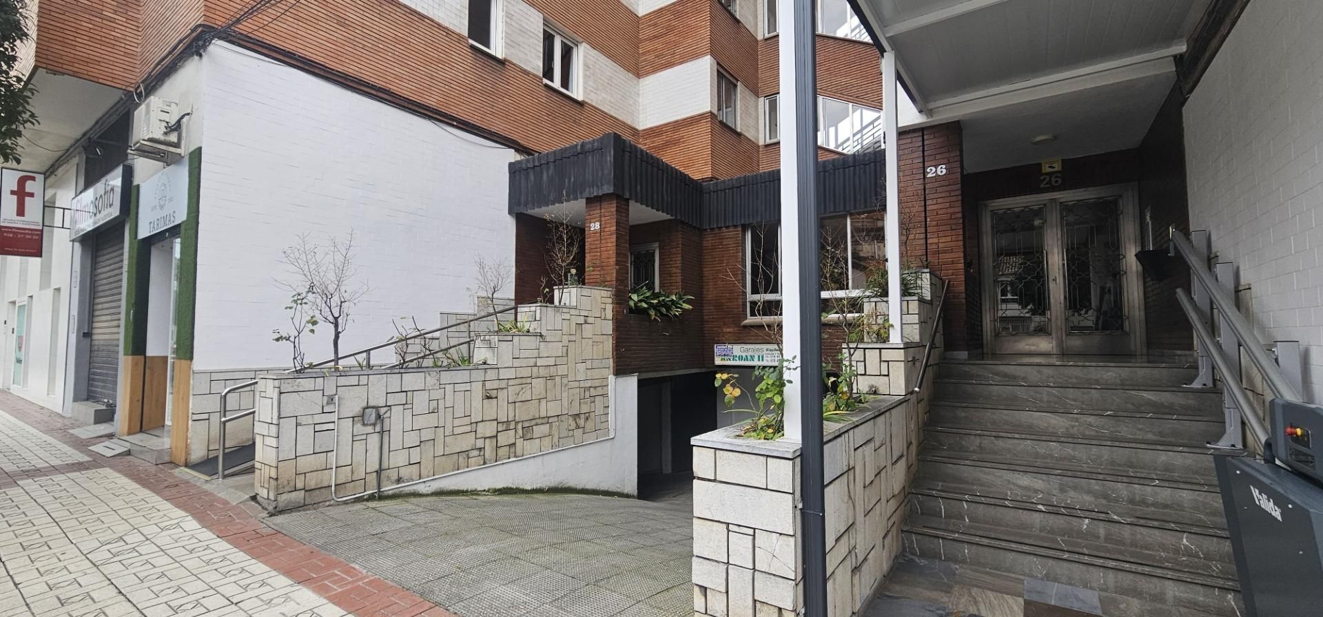 Pis de lloguer a Carretera de la Sierra, Crta. De la Sierra  , Genil