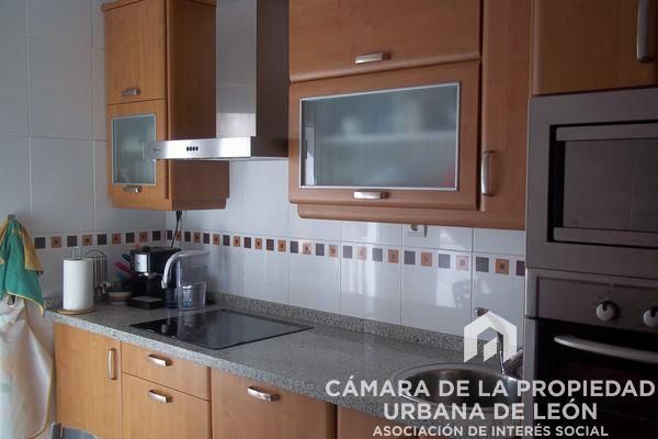 Cuina de Pis en venda en León Capital  amb Calefacció