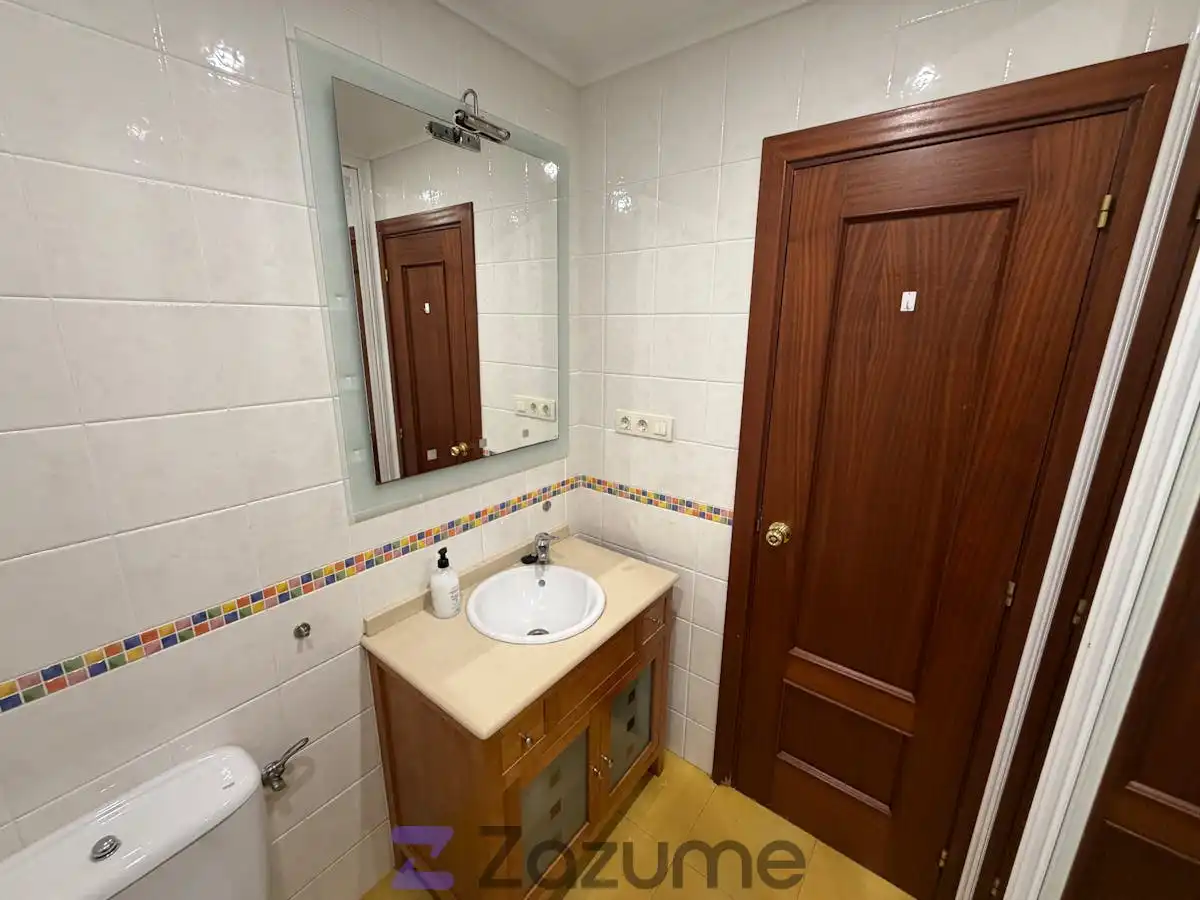 Bathroom of Flat for rent in Santander  with Heating, Parquet flooring and Storage room
