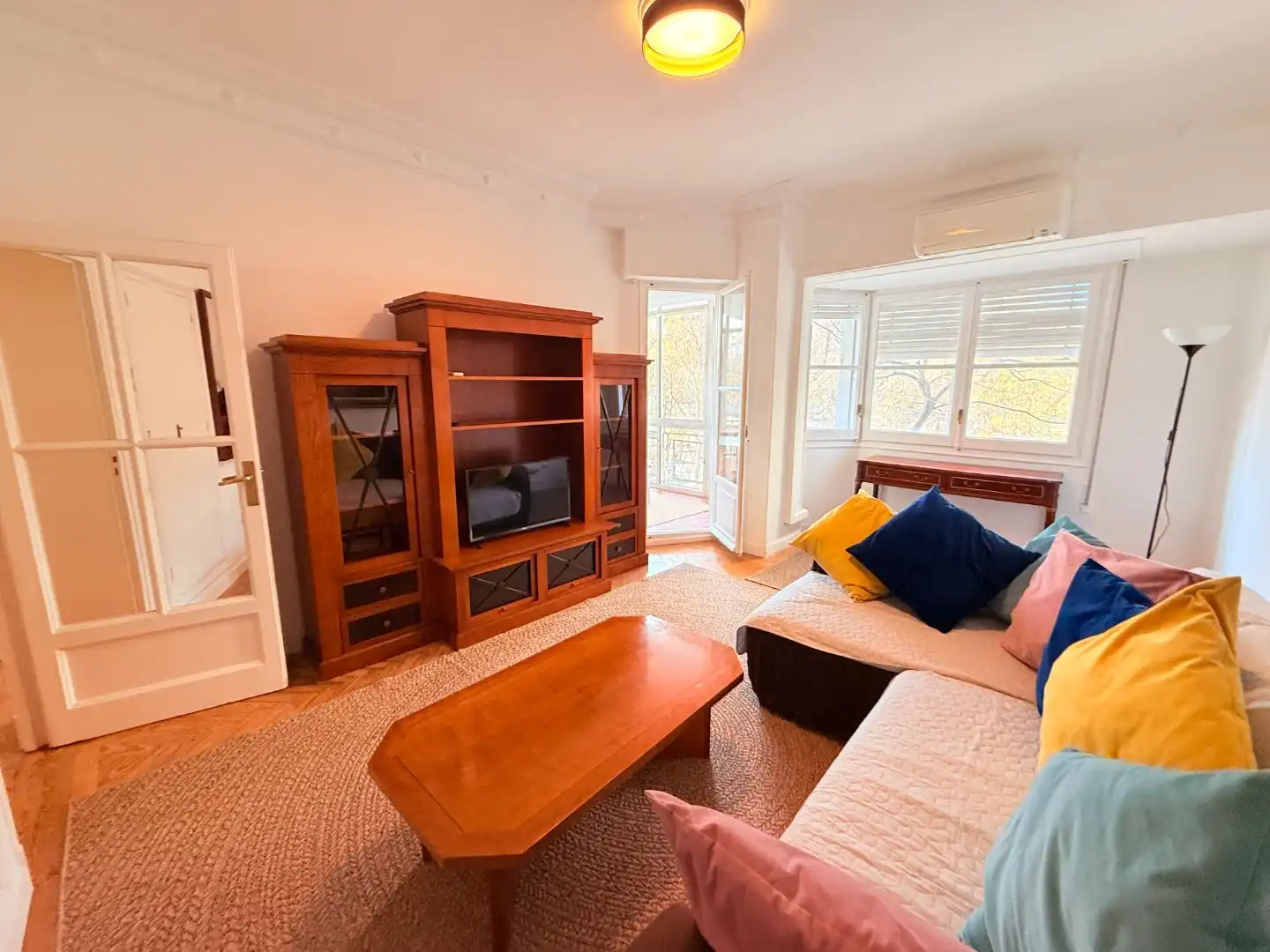 Living room of Flat for sale in  Madrid Capital  with Air Conditioner, Terrace and Balcony