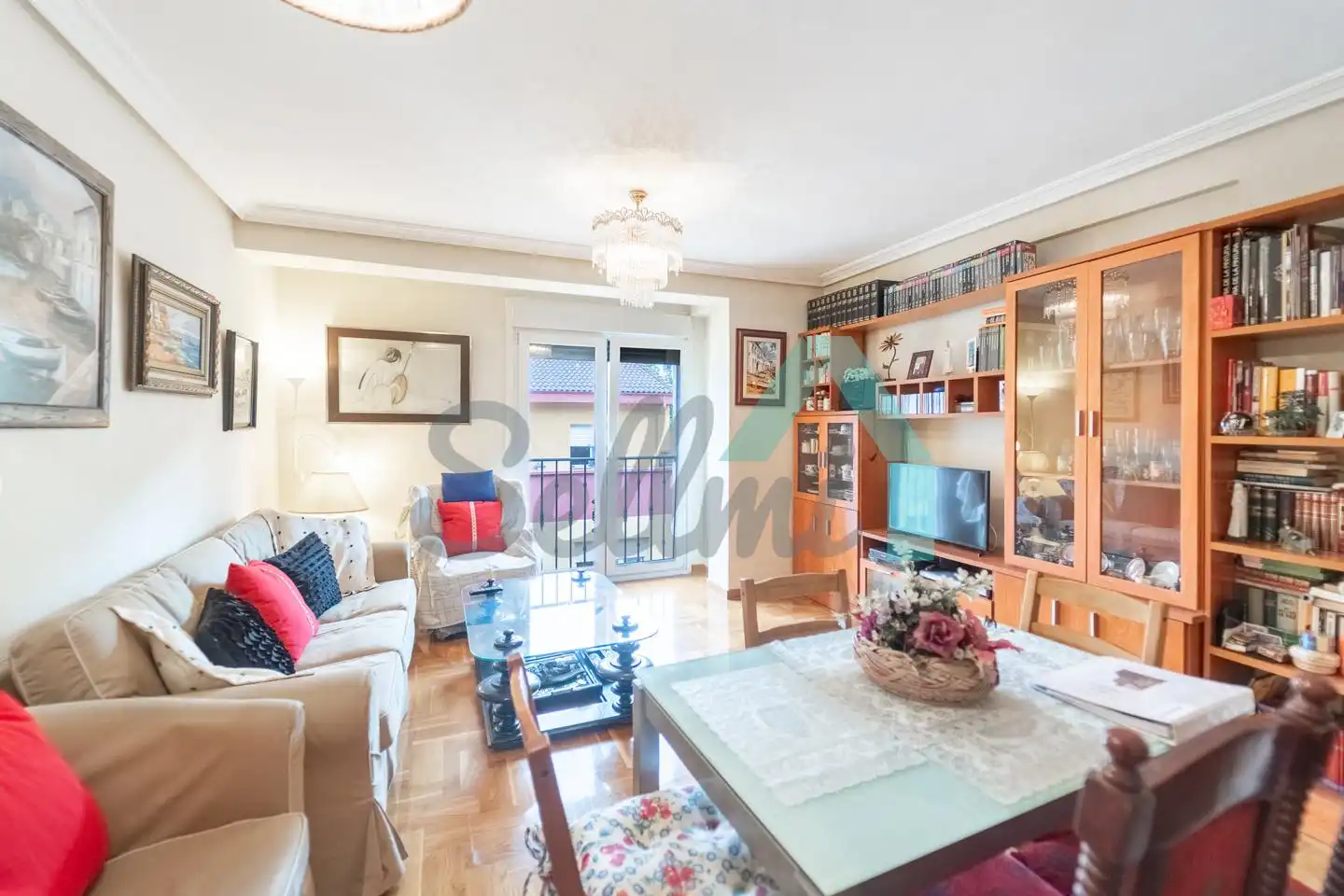 Sala de estar de Piso en venta en San Martín del Rey Aurelio con Calefacción, Parquet y Trastero