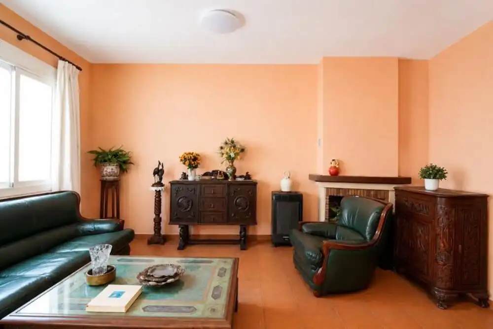 Sala de estar de Casa adosada en venta en Marbella con Aire acondicionado, Terraza y Amueblado