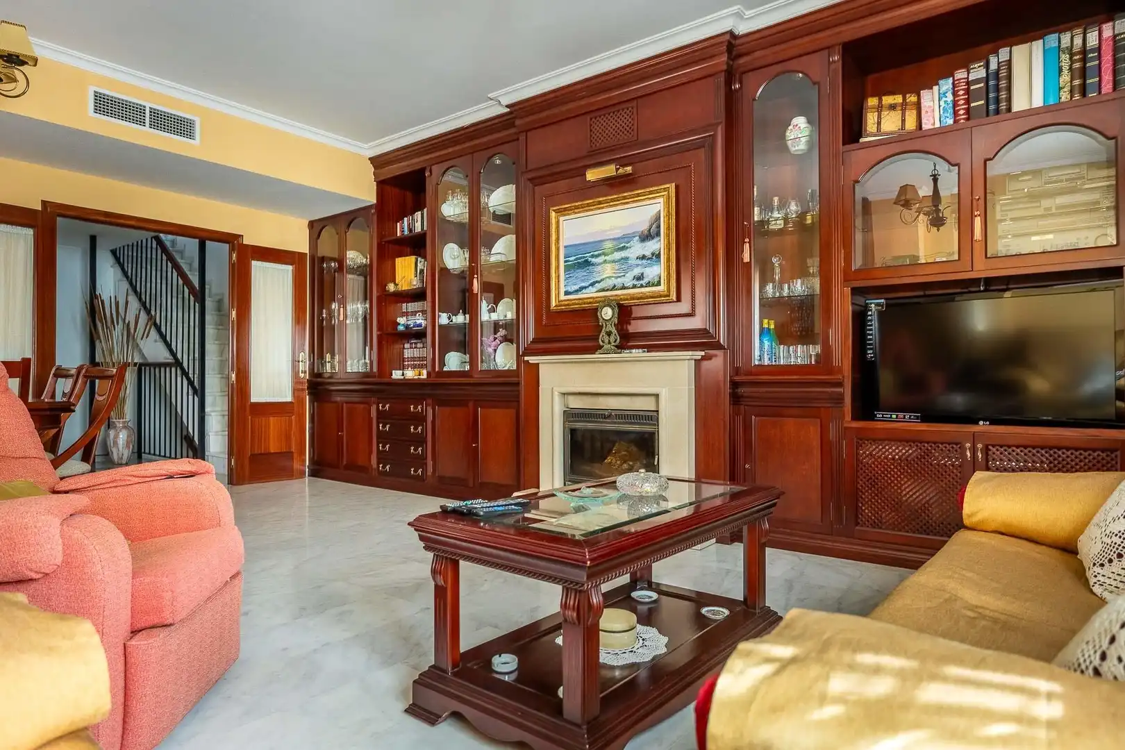 Sala d'estar de Casa adosada en venda en Mairena del Aljarafe amb Aire condicionat, Jardí privat i Terrassa