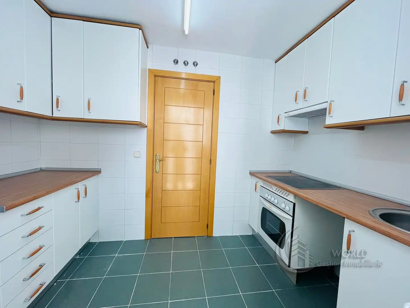 Cocina de Piso de alquiler en Madrid con Aire acondicionado, Calefacción y Horno