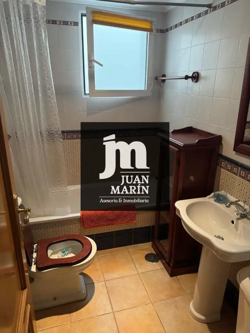 Baño de Piso de alquiler en Albacete con Aire acondicionado, Calefacción y Parquet