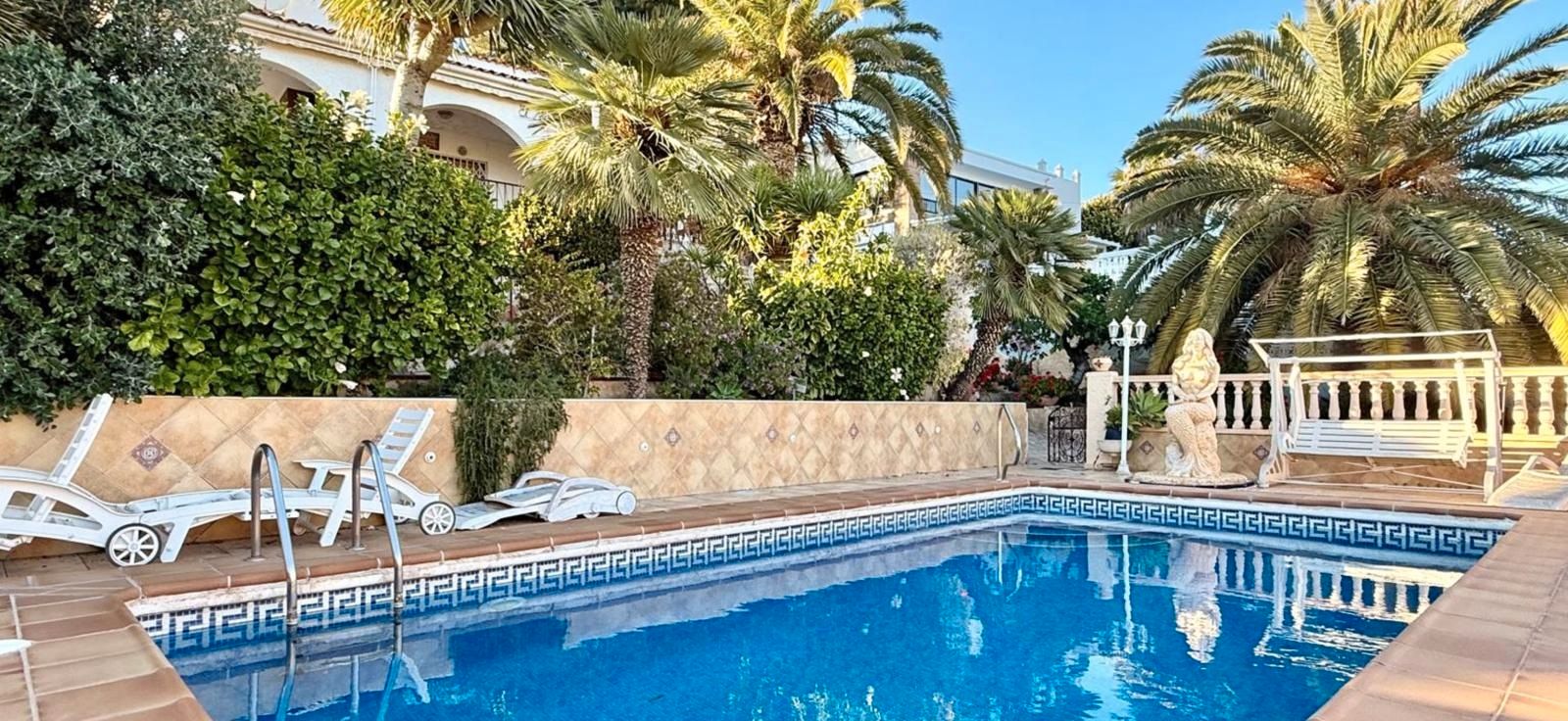 Piscina de Casa o xalet en venda en El Campello amb Jardí privat, Terrassa i Piscina