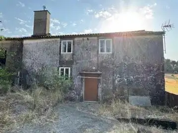 Casa rústica amb jardí en venda a Teo
