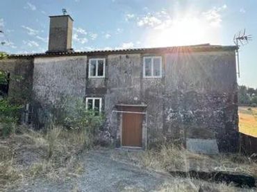 Casa rústica amb jardí en venda a Teo