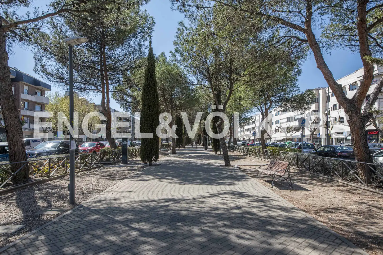 Vista exterior de Casa o chalet de alquiler en Pozuelo de Alarcón con Calefacción, Jardín privado y Parquet