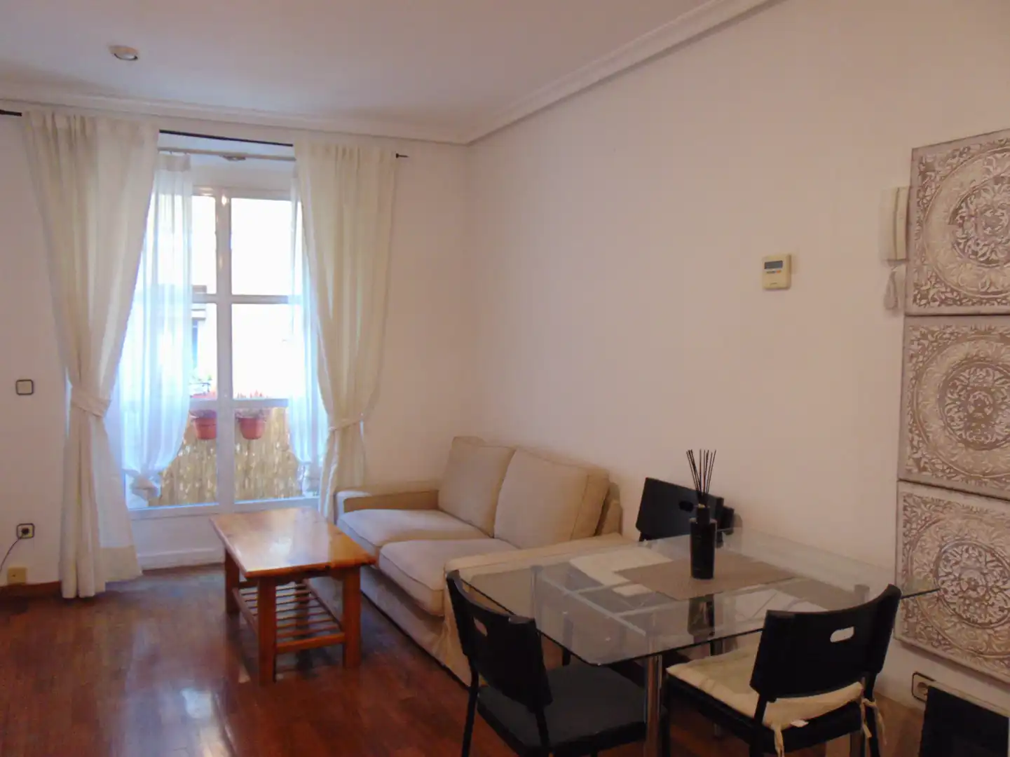 Dormitori de Apartament en venda en Madrid amb Aire condicionat, Moblat i Balcó