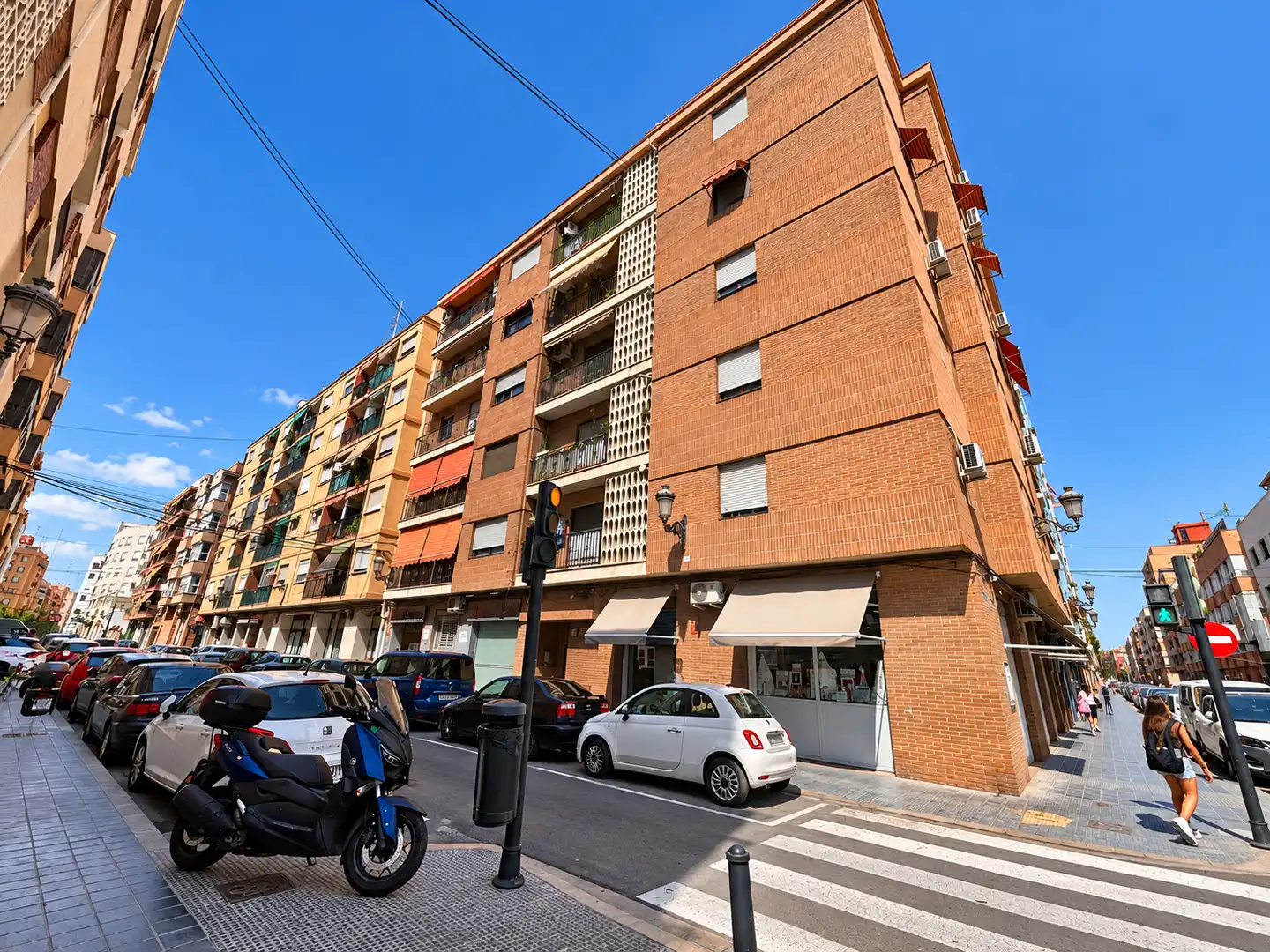 Vista exterior de Local de lloguer en Valencia amb Aire condicionat, Moblat i Alarma