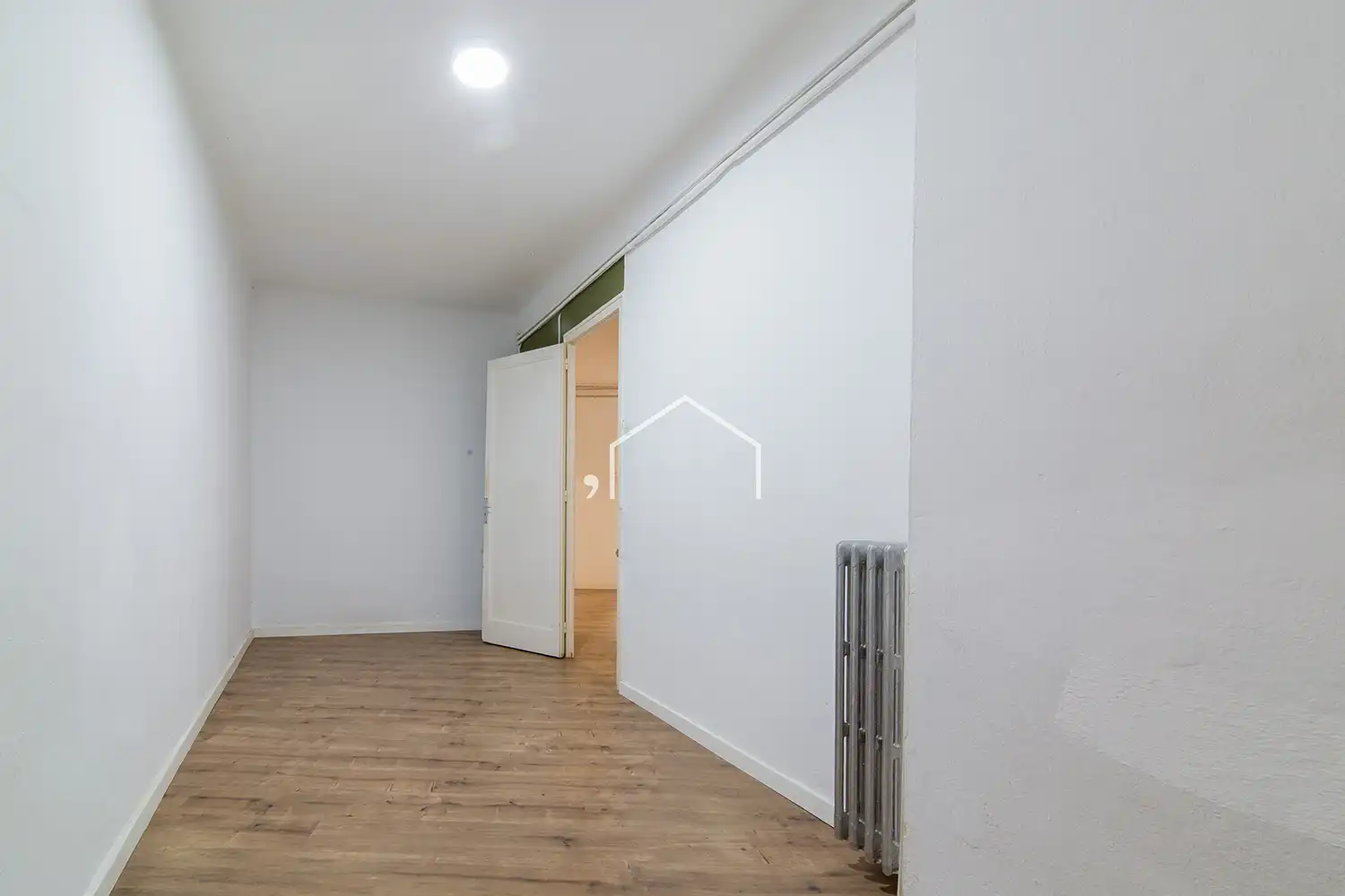 Wohnung zum Verkauf in Barcelona mit Heizung, Parkett und Ofen