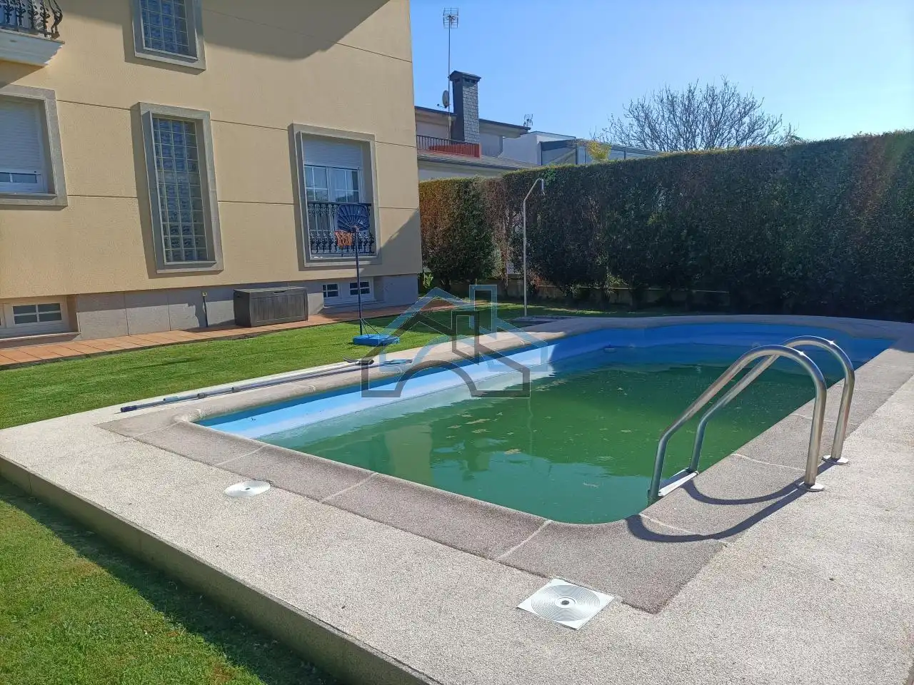 Piscina de Casa o chalet de alquiler en Oleiros con Calefacción, Jardín privado y Parquet
