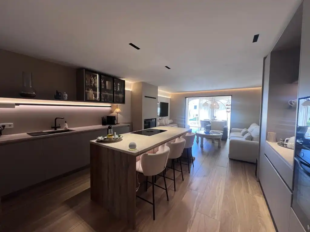 Cuina de Apartament de lloguer en Calvià amb Aire condicionat, Jardí privat i Terrassa
