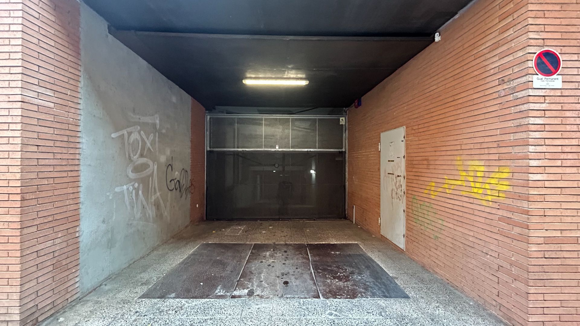 Exterior view of Garage for sale in Girona Capital