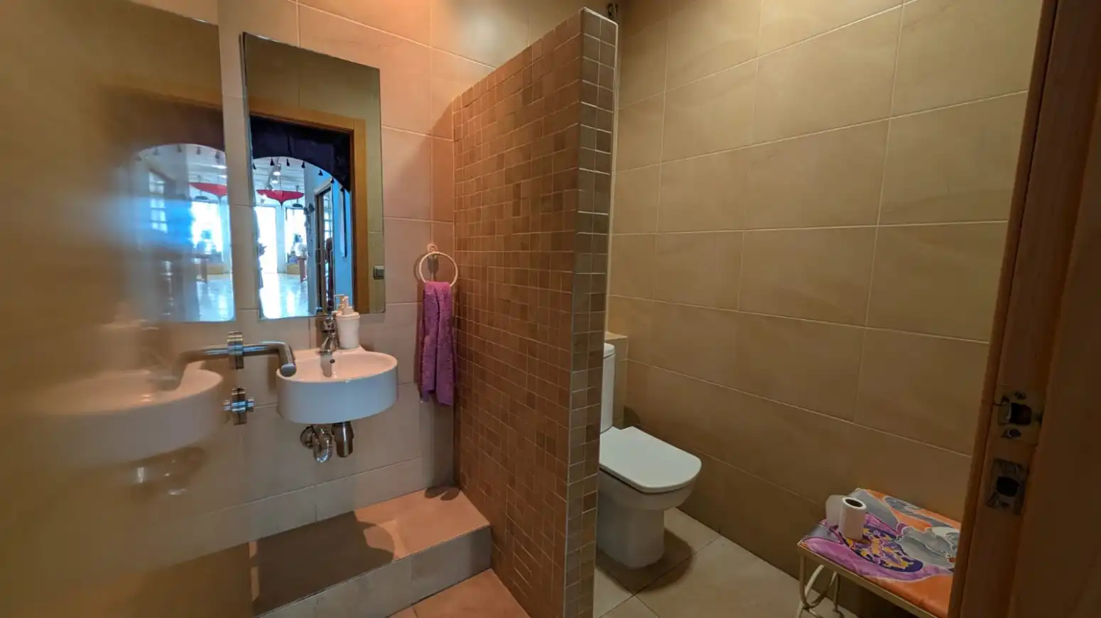 Baño de Local de alquiler en Valencia con Aire acondicionado
