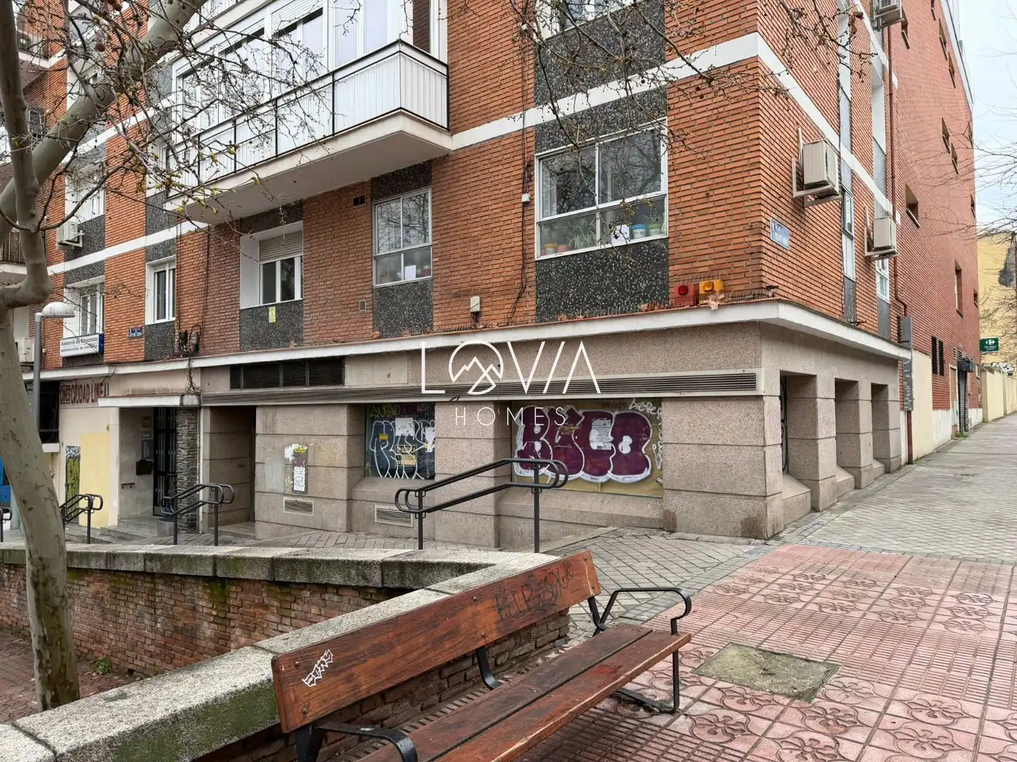 Vista exterior de Local en venda en Madrid