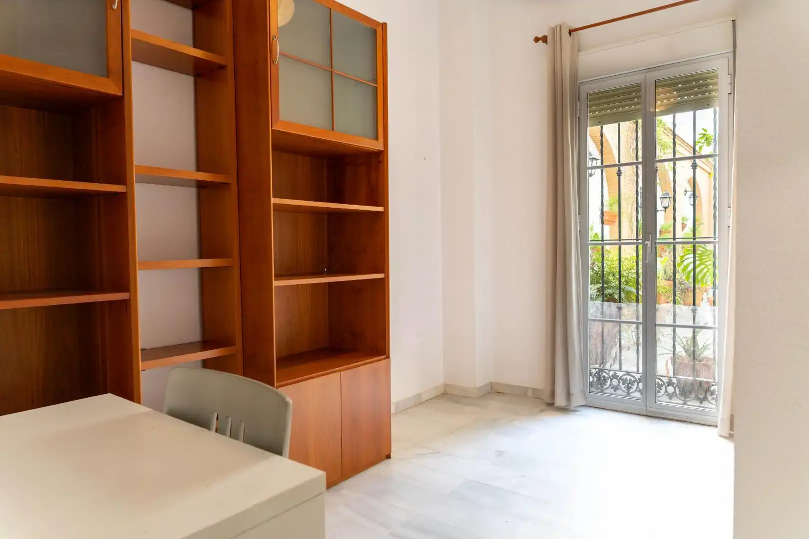 Wohnung zum Verkauf in Sevilla mit Klimaanlage, Heizung und Privatgarten