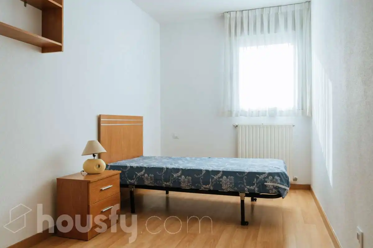 Habitación de Piso de alquiler en Valdemoro con Parquet y Amueblado