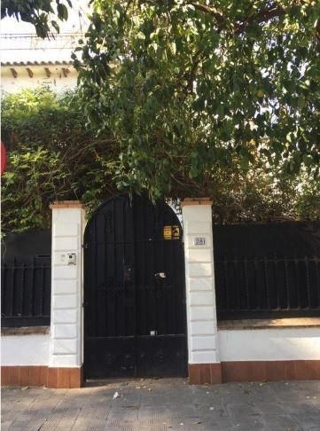 Exterior view of House or chalet for sale in  Sevilla Capital  with Private garden, Storage room and Community pool