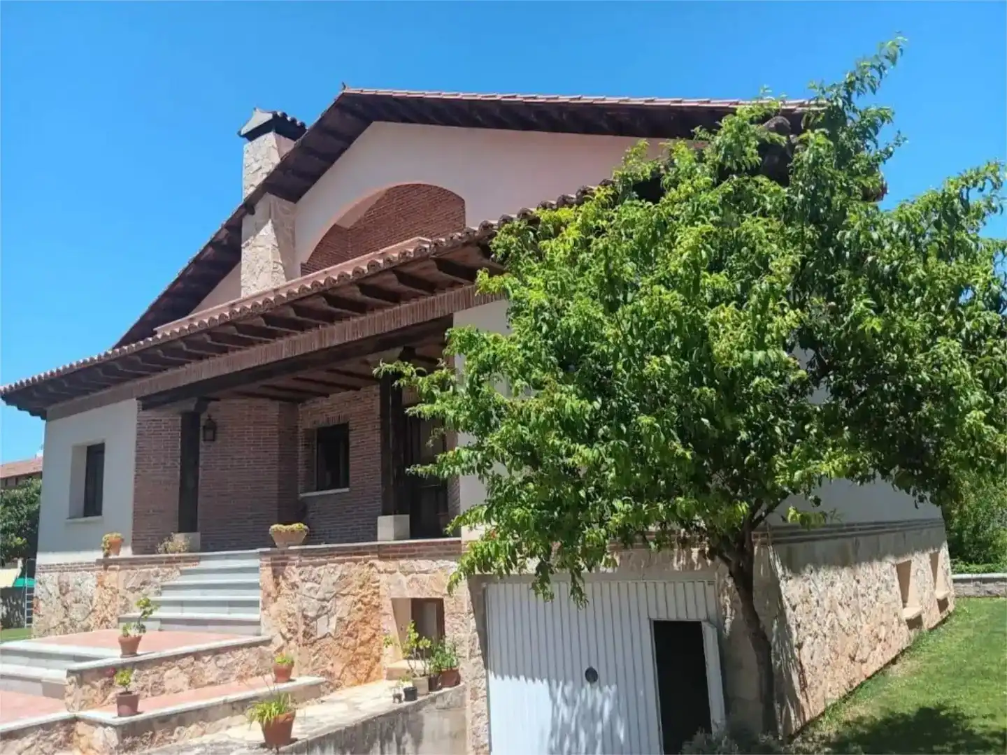 Vista exterior de Casa o chalet en venta en Jadraque con Jardín privado, Amueblado y Balcón