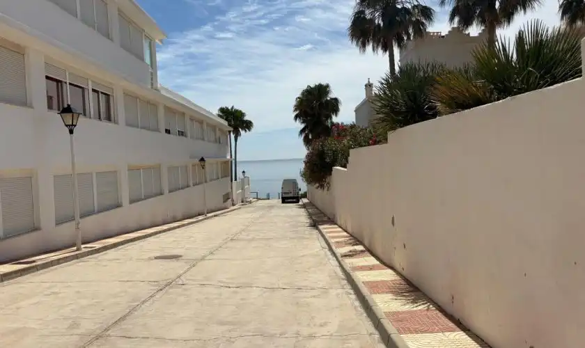 Außenansicht von Einfamilien-Reihenhaus zum Verkauf in Carboneras mit Klimaanlage, Terrasse und Abstellraum