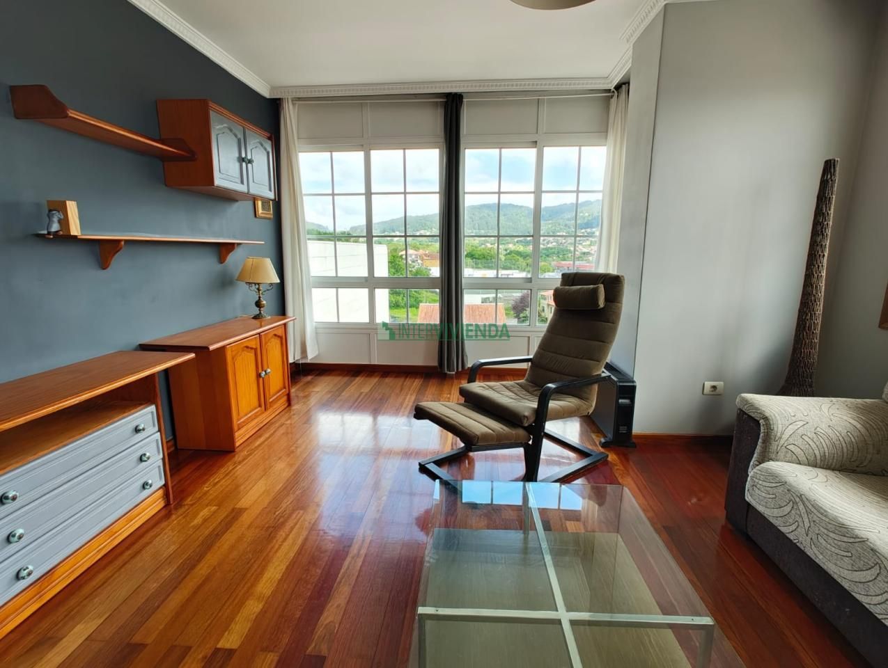 Sala d'estar de Pis en venda en Cangas  amb Calefacció, Parquet i Traster