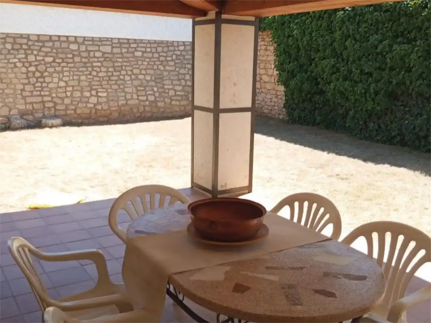 Terrassa de Casa adosada en venda en Cubillas de Santa Marta amb Jardí privat, Traster i Moblat
