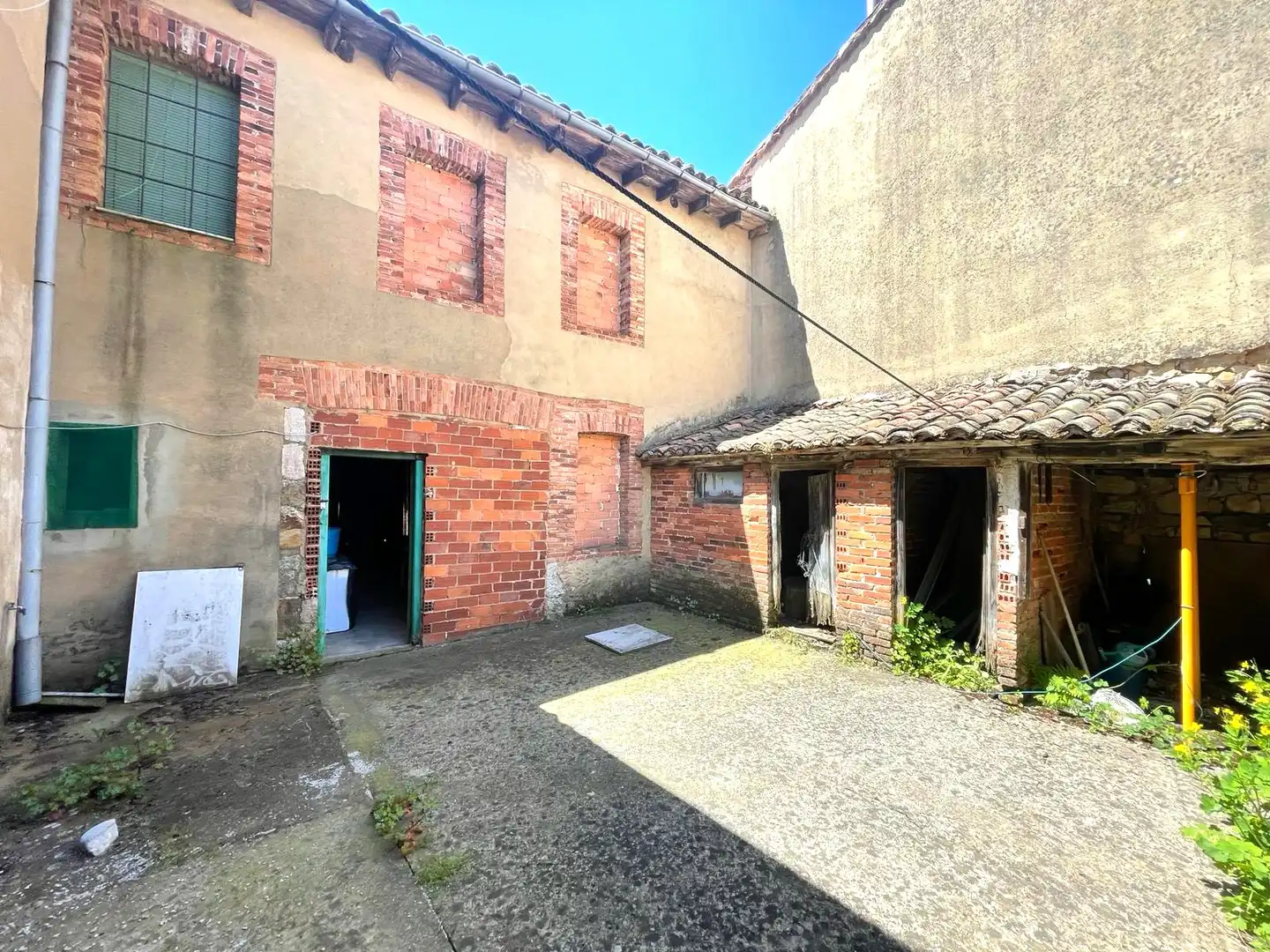Vista exterior de Casa o chalet en venta en Vegacervera con Trastero y Amueblado