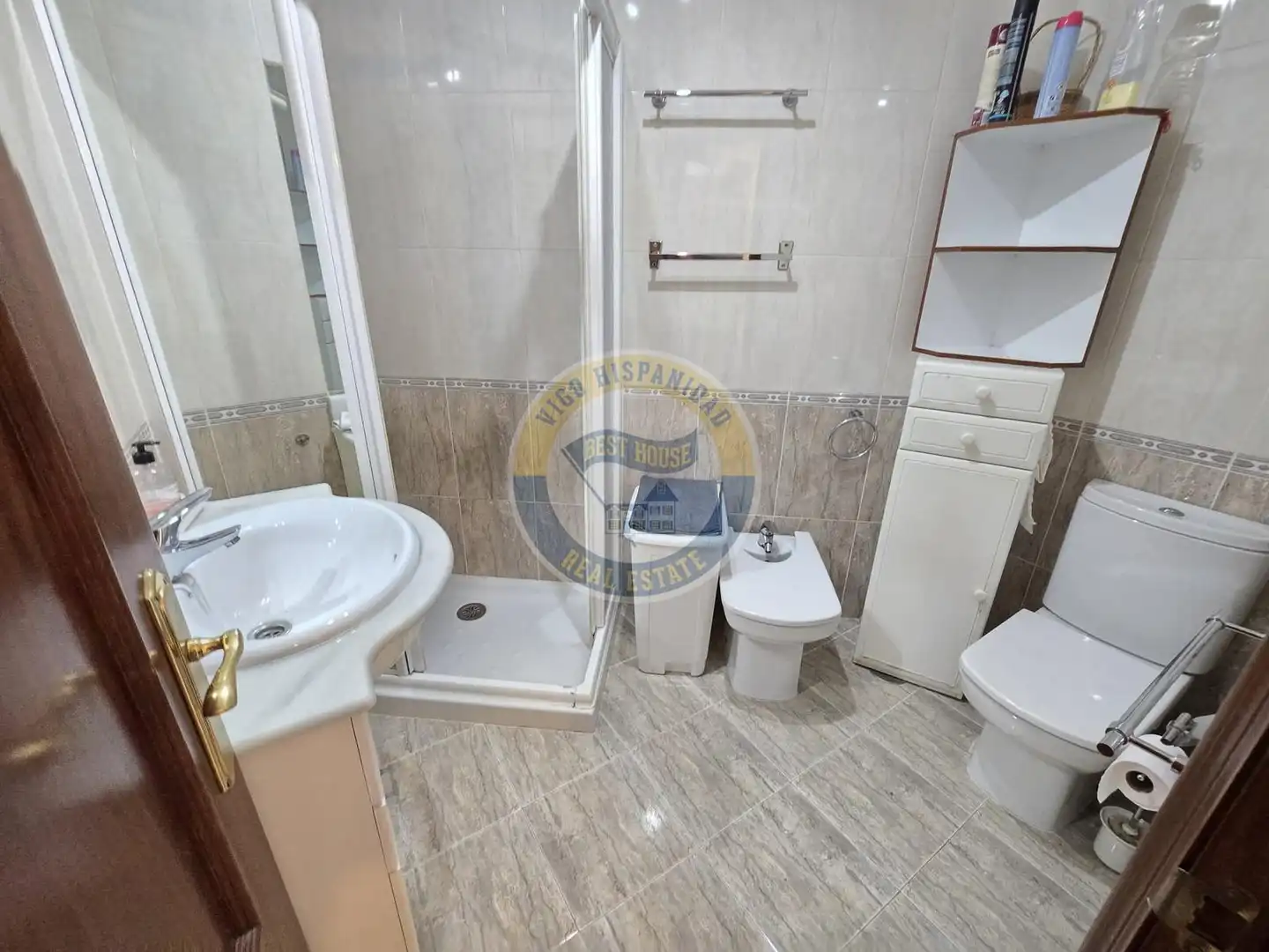 Baño de Piso de alquiler en Vigo  con Calefacción, Parquet y Amueblado