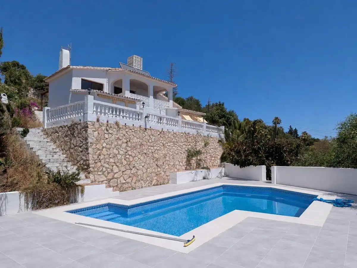 Villa con piscina in vendita a Arroyo de la Miel