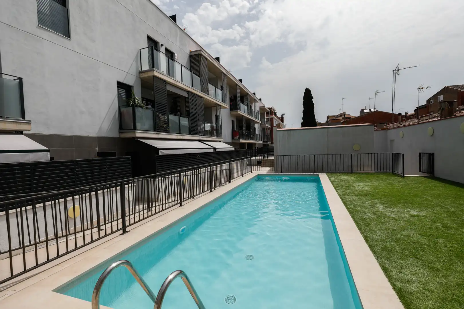 Piscina de Piso en venta en Granollers con Aire acondicionado, Jardín privado y Terraza