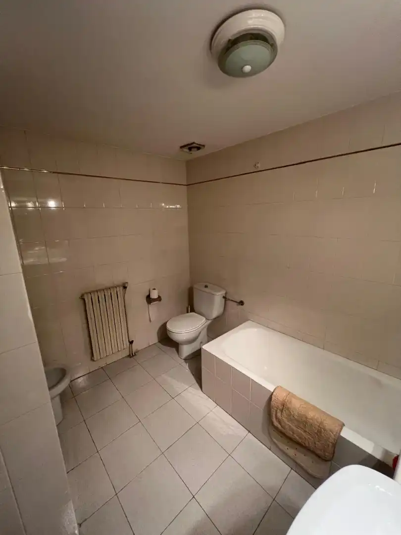 Badezimmer von Wohnung zum Verkauf in Encamp mit Heizung, Abstellraum und Möbliert