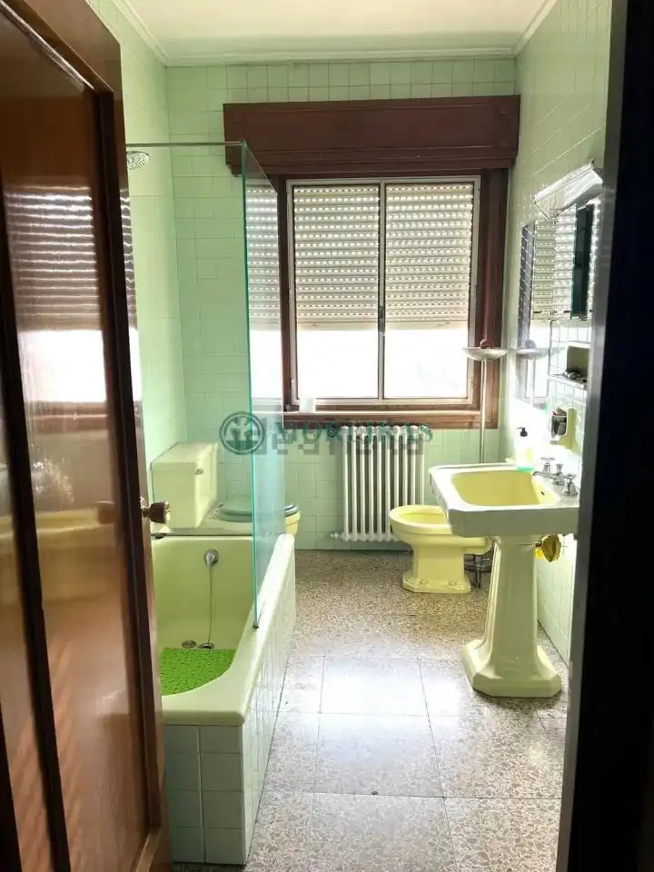 Baño de Casa o chalet en venta en Ourense Capital  con Calefacción y Jardín privado