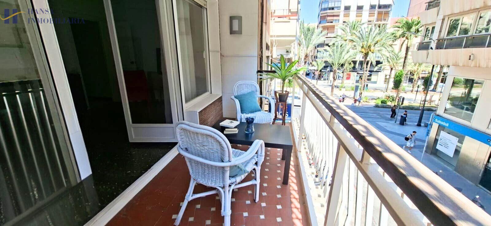 Piso en venta en Calle del Pintor Cabrera, Ensanche - Diputación, Centro