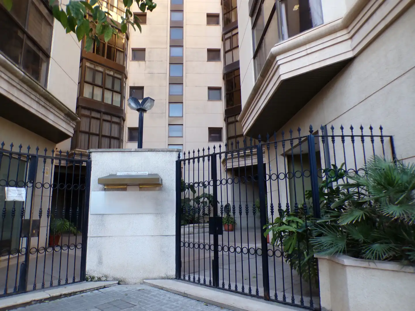 Exterior view of Office for sale in Valencia  with Air Conditioner, Heating and Internet