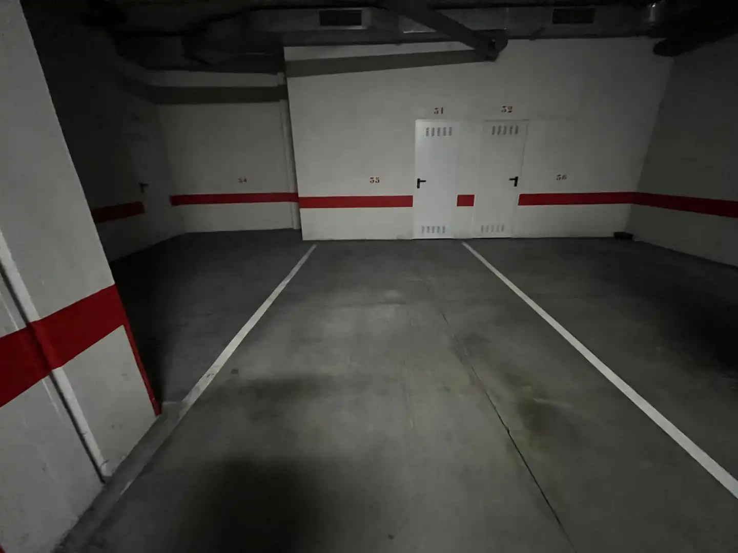 Parking de Piso de alquiler en Santiago de Compostela  con Calefacción, Trastero y Amueblado