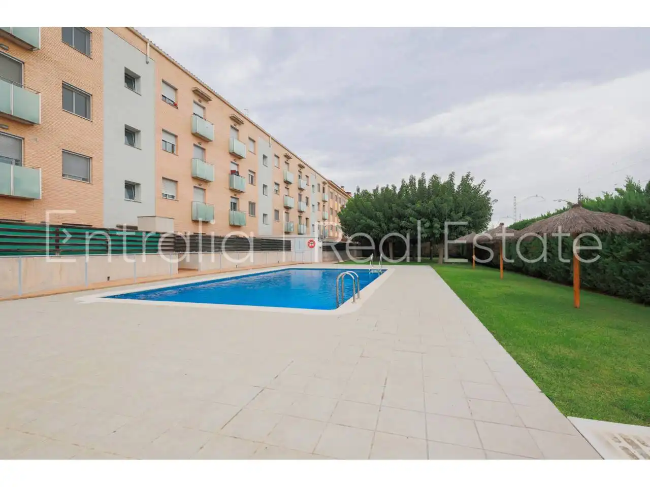 Swimming pool of Flat for sale in Celrà, Girona