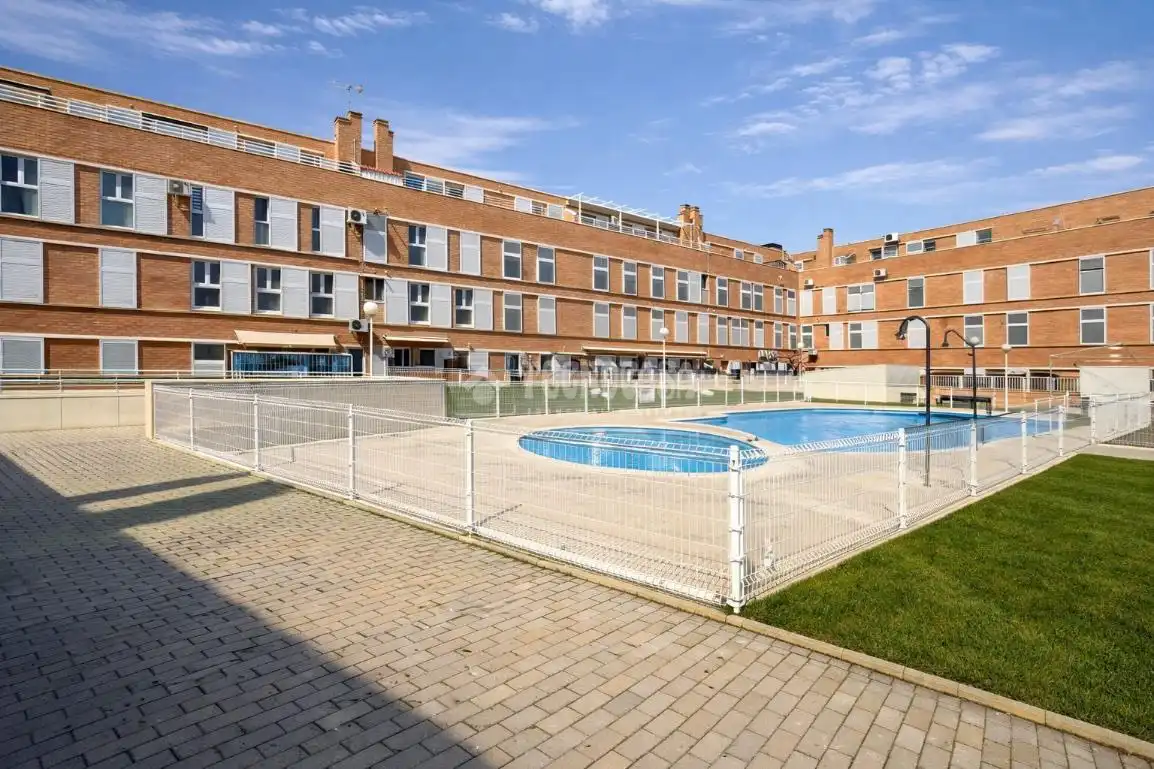 Piscina de Piso en venta en Illescas con Aire acondicionado, Calefacción y Piscina comunitaria