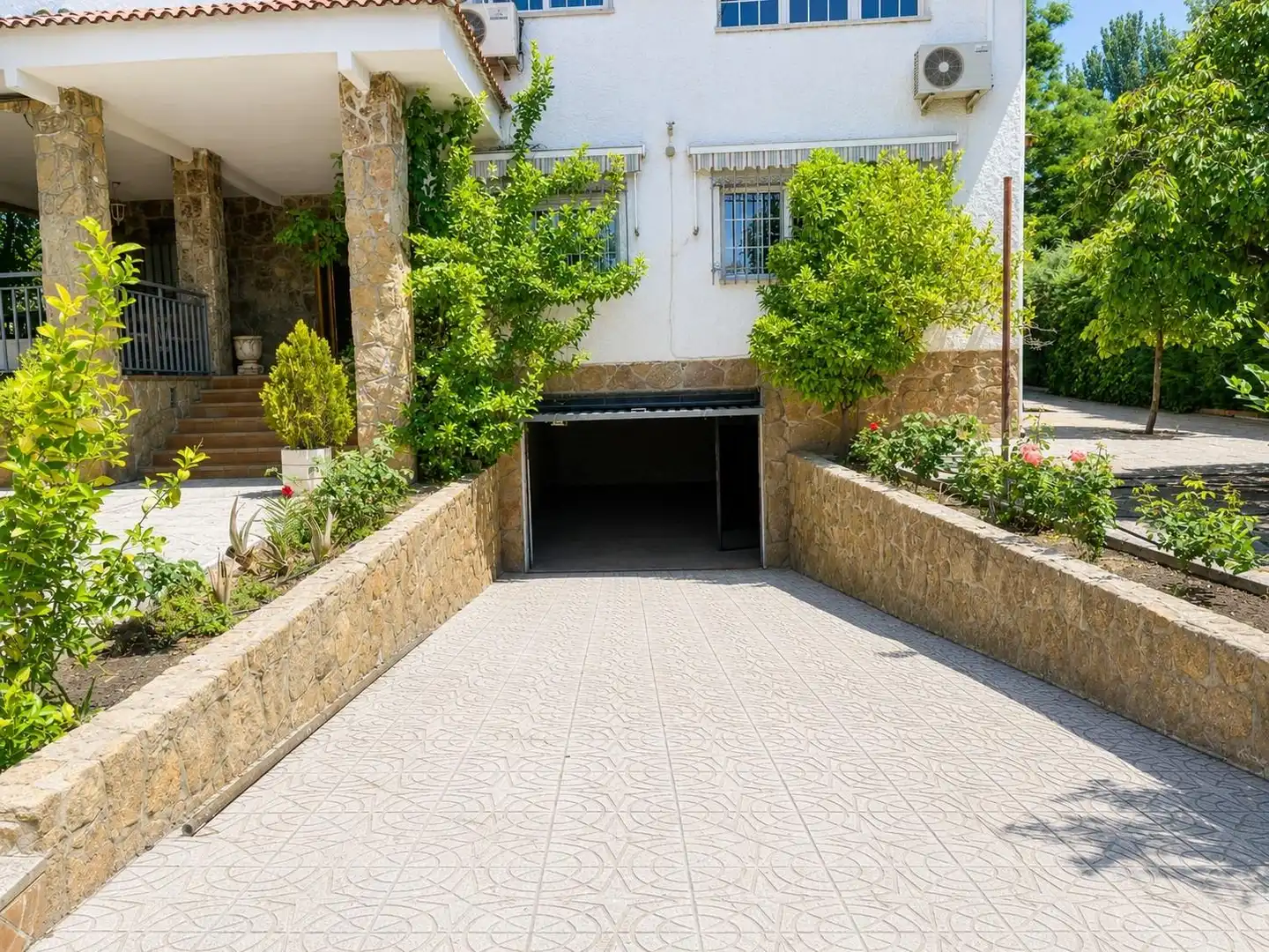 Parking de Casa o chalet en venta en Villaviciosa de Odón con Aire acondicionado, Calefacción y Jardín privado