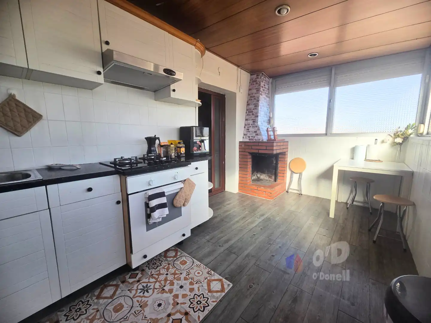 Cocina de Ático en venta en Sant Boi de Llobregat con Aire acondicionado, Terraza y Horno